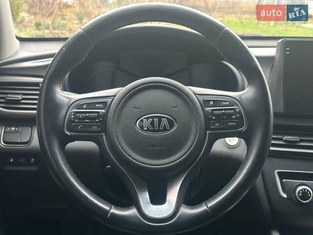 Білий Кіа K5, об'ємом двигуна 2 л та пробігом 259 тис. км за 12500 $, фото 4 на Automoto.ua