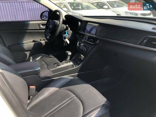 Белый Киа K5, объемом двигателя 2 л и пробегом 339 тыс. км за 11490 $, фото 8 на Automoto.ua