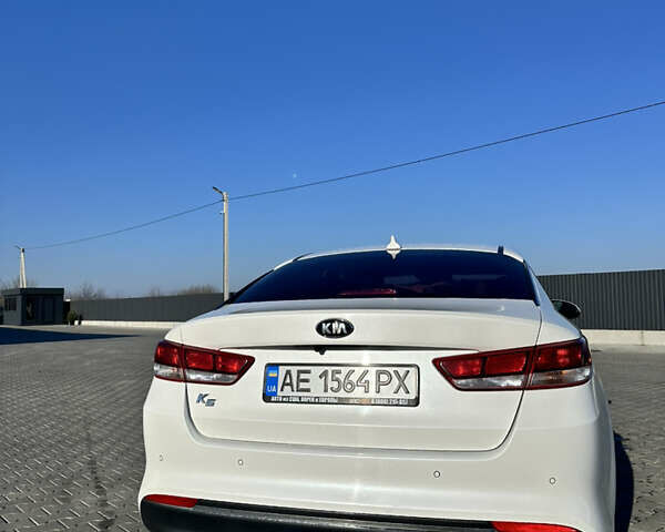 Белый Киа K5, объемом двигателя 2 л и пробегом 259 тыс. км за 11500 $, фото 11 на Automoto.ua