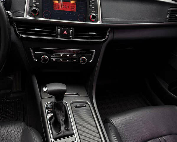 Белый Киа K5, объемом двигателя 2 л и пробегом 300 тыс. км за 14000 $, фото 12 на Automoto.ua