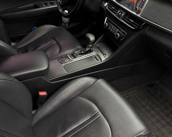 Белый Киа K5, объемом двигателя 2 л и пробегом 300 тыс. км за 14000 $, фото 19 на Automoto.ua