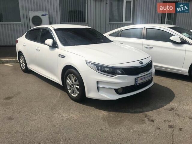 Белый Киа K5, объемом двигателя 2 л и пробегом 397 тыс. км за 10990 $, фото 2 на Automoto.ua