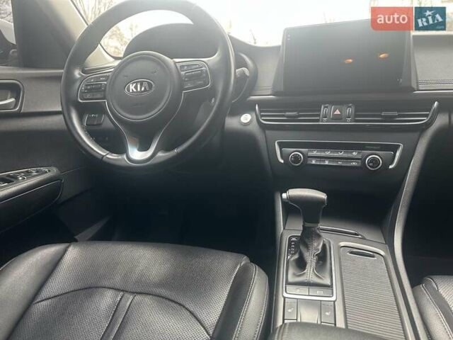 Білий Кіа K5, об'ємом двигуна 2 л та пробігом 259 тис. км за 12500 $, фото 5 на Automoto.ua