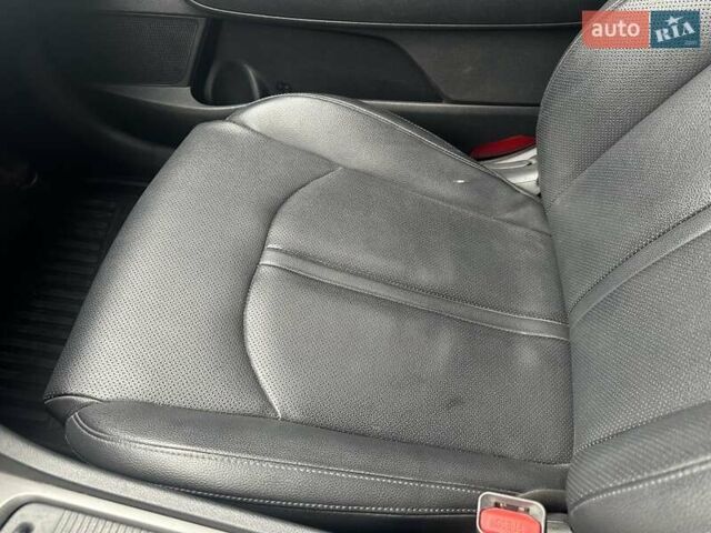 Білий Кіа K5, об'ємом двигуна 2 л та пробігом 259 тис. км за 12500 $, фото 14 на Automoto.ua