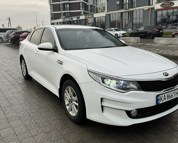 Білий Кіа K5, об'ємом двигуна 2 л та пробігом 314 тис. км за 10000 $, фото 5 на Automoto.ua