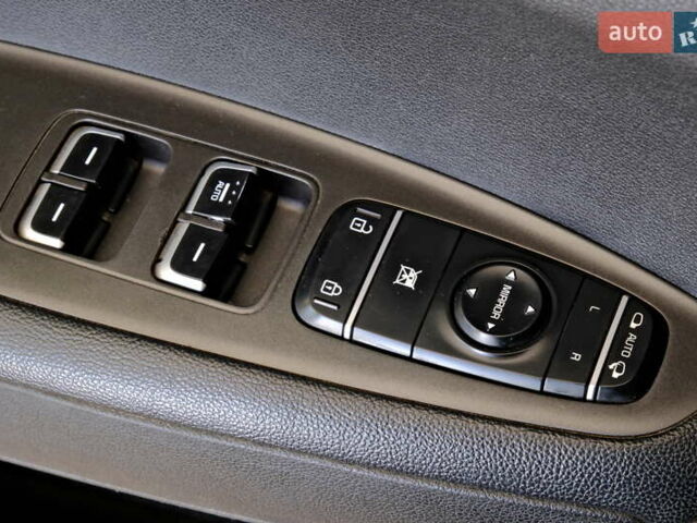 Белый Киа K5, объемом двигателя 2 л и пробегом 163 тыс. км за 9000 $, фото 35 на Automoto.ua