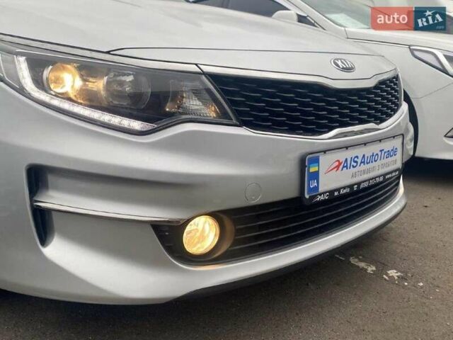 Белый Киа K5, объемом двигателя 2 л и пробегом 274 тыс. км за 11990 $, фото 2 на Automoto.ua