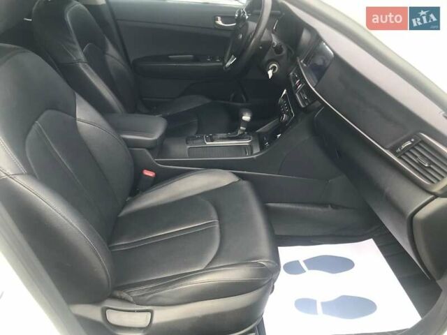Белый Киа K5, объемом двигателя 2 л и пробегом 397 тыс. км за 10990 $, фото 7 на Automoto.ua