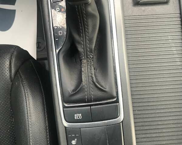 Белый Киа K5, объемом двигателя 2 л и пробегом 397 тыс. км за 10990 $, фото 6 на Automoto.ua