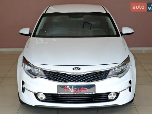 Белый Киа K5, объемом двигателя 2 л и пробегом 163 тыс. км за 9000 $, фото 1 на Automoto.ua
