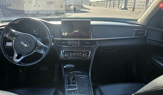 Білий Кіа K5, об'ємом двигуна 2 л та пробігом 250 тис. км за 12000 $, фото 10 на Automoto.ua