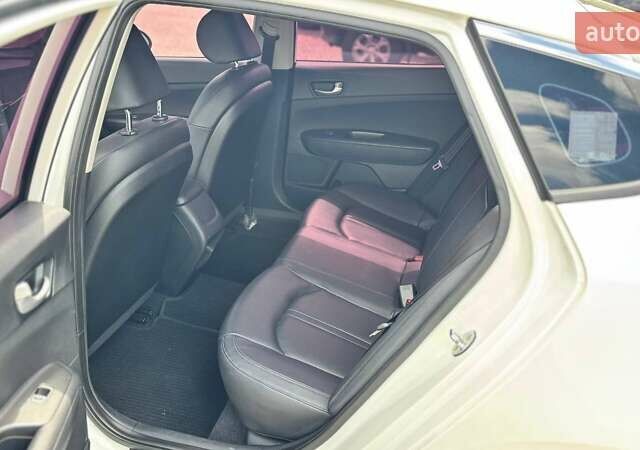 Белый Киа K5, объемом двигателя 2 л и пробегом 311 тыс. км за 11500 $, фото 24 на Automoto.ua