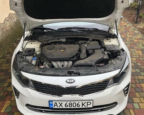 Белый Киа K5, объемом двигателя 2 л и пробегом 231 тыс. км за 11299 $, фото 54 на Automoto.ua