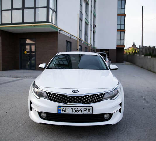 Белый Киа K5, объемом двигателя 2 л и пробегом 259 тыс. км за 11500 $, фото 7 на Automoto.ua
