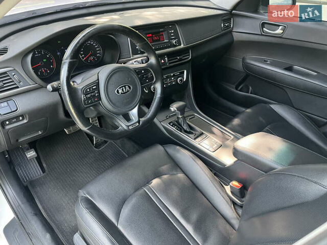 Белый Киа K5, объемом двигателя 2 л и пробегом 205 тыс. км за 12790 $, фото 8 на Automoto.ua