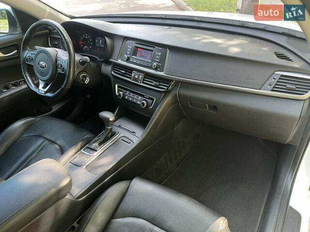 Белый Киа K5, объемом двигателя 2 л и пробегом 205 тыс. км за 12790 $, фото 7 на Automoto.ua