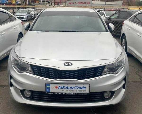 Белый Киа K5, объемом двигателя 2 л и пробегом 274 тыс. км за 11990 $, фото 1 на Automoto.ua