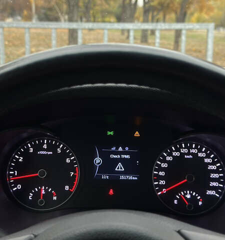 Білий Кіа K5, об'ємом двигуна 2 л та пробігом 151 тис. км за 12999 $, фото 9 на Automoto.ua