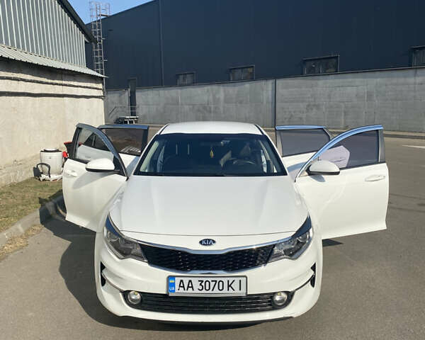 Белый Киа K5, объемом двигателя 2 л и пробегом 244 тыс. км за 11389 $, фото 8 на Automoto.ua