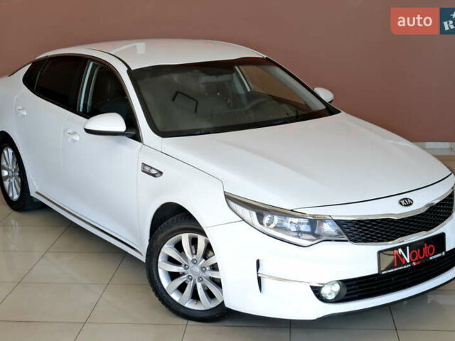 Белый Киа K5, объемом двигателя 2 л и пробегом 163 тыс. км за 9000 $, фото 7 на Automoto.ua