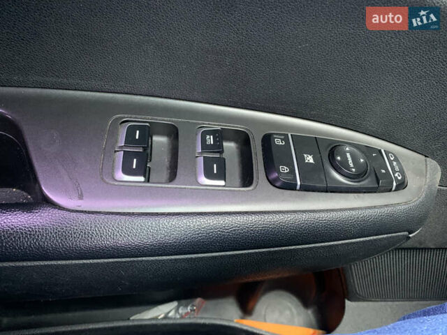 Білий Кіа K5, об'ємом двигуна 2 л та пробігом 90 тис. км за 12500 $, фото 5 на Automoto.ua