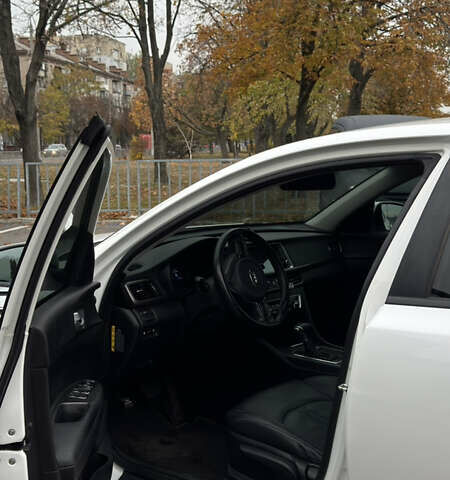 Білий Кіа K5, об'ємом двигуна 2 л та пробігом 151 тис. км за 12999 $, фото 7 на Automoto.ua