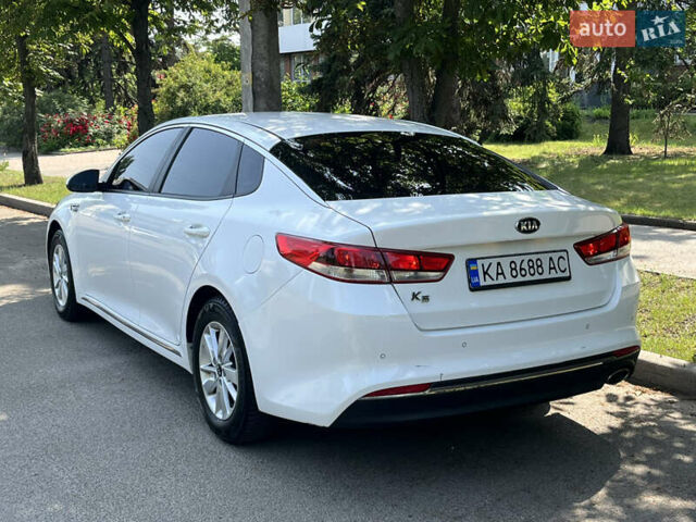 Белый Киа K5, объемом двигателя 2 л и пробегом 205 тыс. км за 12790 $, фото 4 на Automoto.ua