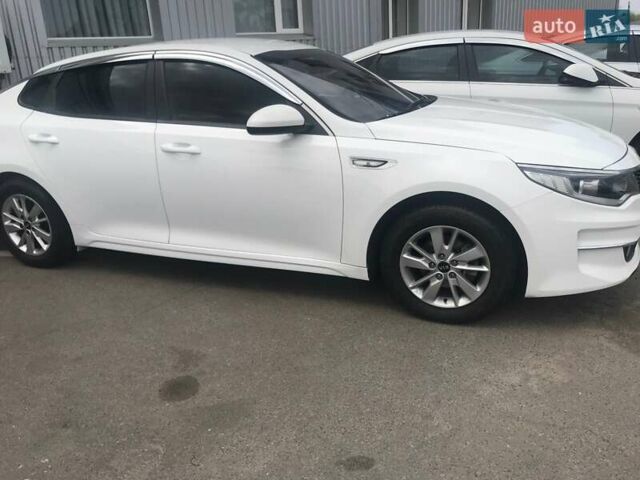 Белый Киа K5, объемом двигателя 2 л и пробегом 397 тыс. км за 10990 $, фото 1 на Automoto.ua