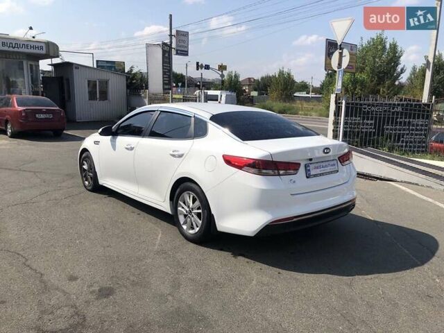 Белый Киа K5, объемом двигателя 2 л и пробегом 339 тыс. км за 11490 $, фото 2 на Automoto.ua