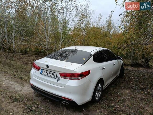 Белый Киа K5, объемом двигателя 2 л и пробегом 258 тыс. км за 11800 $, фото 2 на Automoto.ua