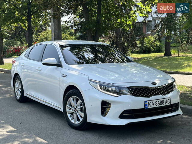 Белый Киа K5, объемом двигателя 2 л и пробегом 205 тыс. км за 12790 $, фото 2 на Automoto.ua