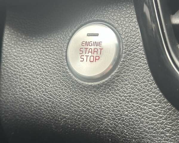 Білий Кіа K5, об'ємом двигуна 2 л та пробігом 259 тис. км за 12500 $, фото 8 на Automoto.ua