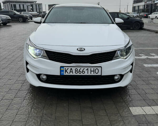 Білий Кіа K5, об'ємом двигуна 2 л та пробігом 314 тис. км за 10000 $, фото 1 на Automoto.ua