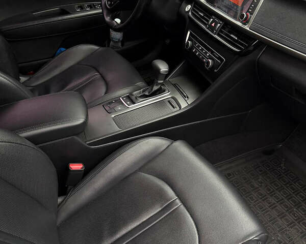 Белый Киа K5, объемом двигателя 2 л и пробегом 300 тыс. км за 14000 $, фото 20 на Automoto.ua