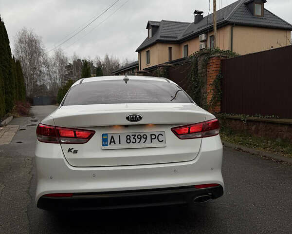 Белый Киа K5, объемом двигателя 2 л и пробегом 300 тыс. км за 14000 $, фото 6 на Automoto.ua