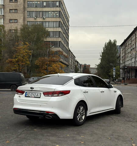 Білий Кіа K5, об'ємом двигуна 2 л та пробігом 151 тис. км за 12999 $, фото 4 на Automoto.ua
