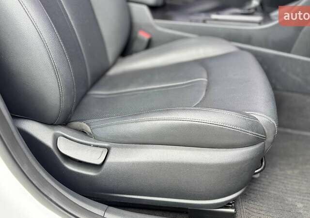 Белый Киа K5, объемом двигателя 2 л и пробегом 311 тыс. км за 11500 $, фото 23 на Automoto.ua
