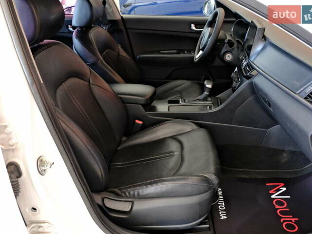 Белый Киа K5, объемом двигателя 2 л и пробегом 163 тыс. км за 9000 $, фото 49 на Automoto.ua