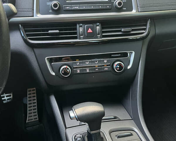 Белый Киа K5, объемом двигателя 2 л и пробегом 205 тыс. км за 12790 $, фото 15 на Automoto.ua