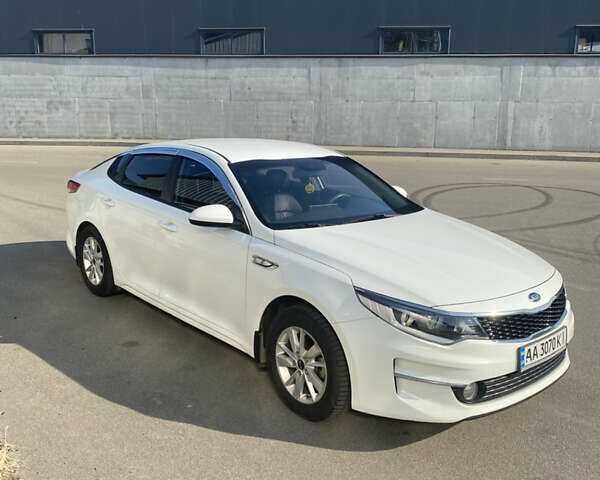 Белый Киа K5, объемом двигателя 2 л и пробегом 244 тыс. км за 11389 $, фото 7 на Automoto.ua