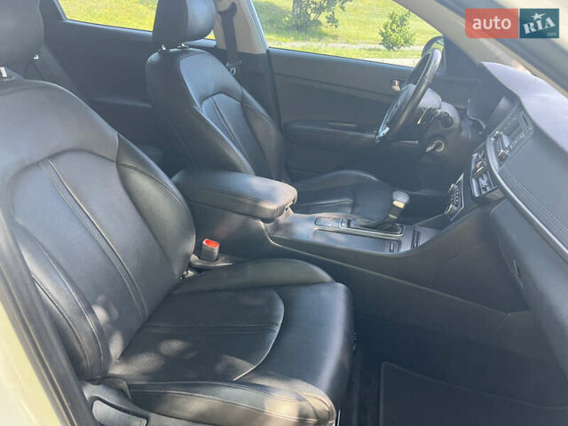 Белый Киа K5, объемом двигателя 2 л и пробегом 205 тыс. км за 12790 $, фото 13 на Automoto.ua