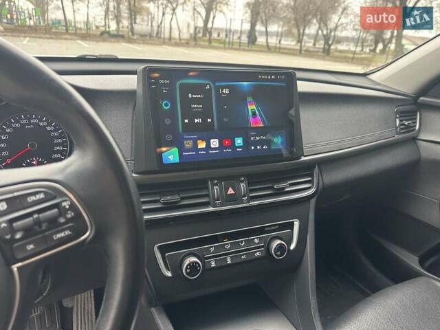 Білий Кіа K5, об'ємом двигуна 2 л та пробігом 259 тис. км за 12500 $, фото 12 на Automoto.ua