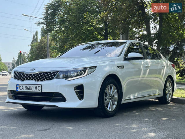 Белый Киа K5, объемом двигателя 2 л и пробегом 205 тыс. км за 12790 $, фото 1 на Automoto.ua