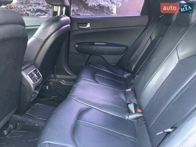 Білий Кіа K5, об'ємом двигуна 2 л та пробігом 335 тис. км за 11990 $, фото 11 на Automoto.ua
