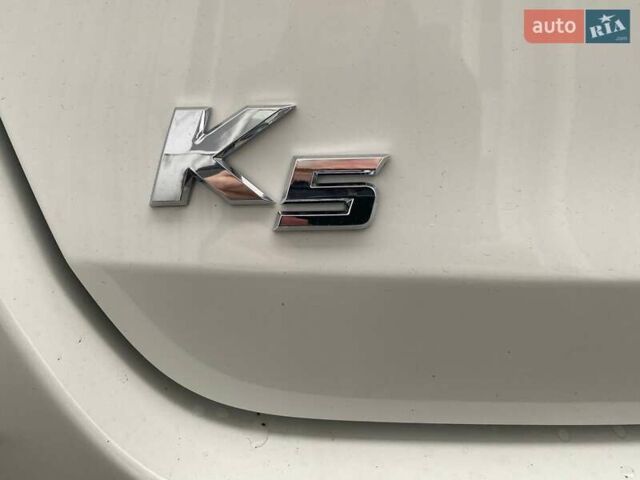 Білий Кіа K5, об'ємом двигуна 2 л та пробігом 405 тис. км за 12490 $, фото 4 на Automoto.ua