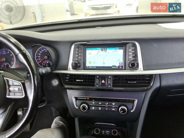 Белый Киа K5, объемом двигателя 2 л и пробегом 143 тыс. км за 16000 $, фото 16 на Automoto.ua