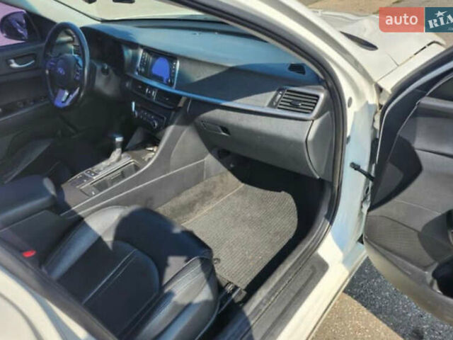 Белый Киа K5, объемом двигателя 2 л и пробегом 143 тыс. км за 16000 $, фото 11 на Automoto.ua