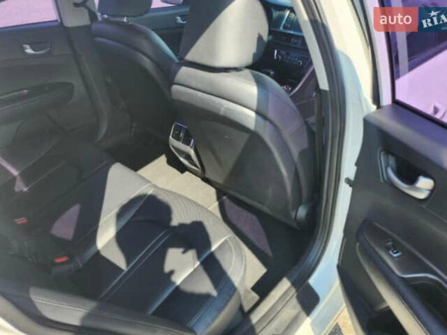 Белый Киа K5, объемом двигателя 2 л и пробегом 143 тыс. км за 16000 $, фото 19 на Automoto.ua