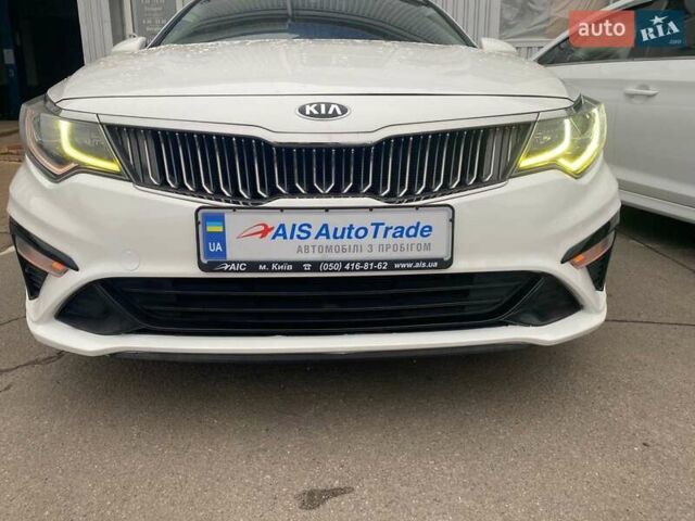 Білий Кіа K5, об'ємом двигуна 2 л та пробігом 405 тис. км за 12490 $, фото 2 на Automoto.ua