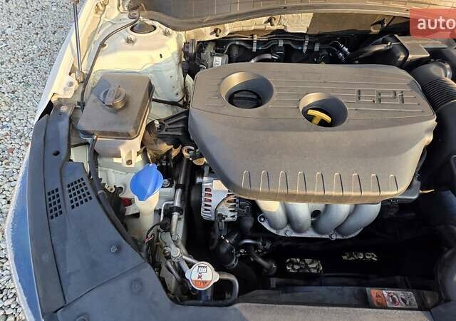 Білий Кіа K5, об'ємом двигуна 0 л та пробігом 376 тис. км за 11490 $, фото 12 на Automoto.ua